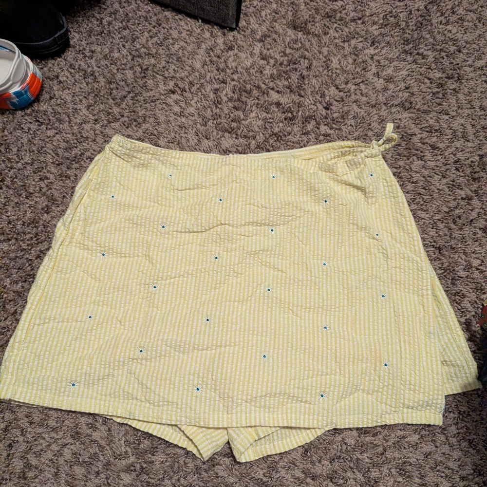 🎆 4 For $25 🎆 Mountain Lake Yellow Daisy Seersucker Skort